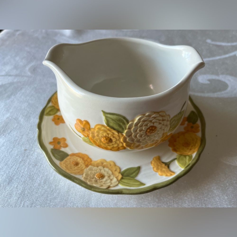 Vintage Metlox Poppytrail “Scultured Zinnia” Gravy Boat w/Attached Under Plate